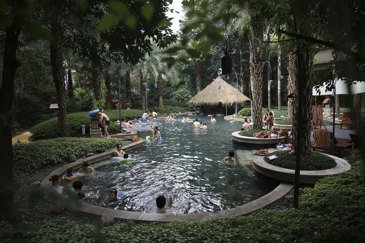 天冷哪里泡溫泉？重慶有沒有“假溫泉”？溫泉分布在哪些區(qū)域？-地大熱能